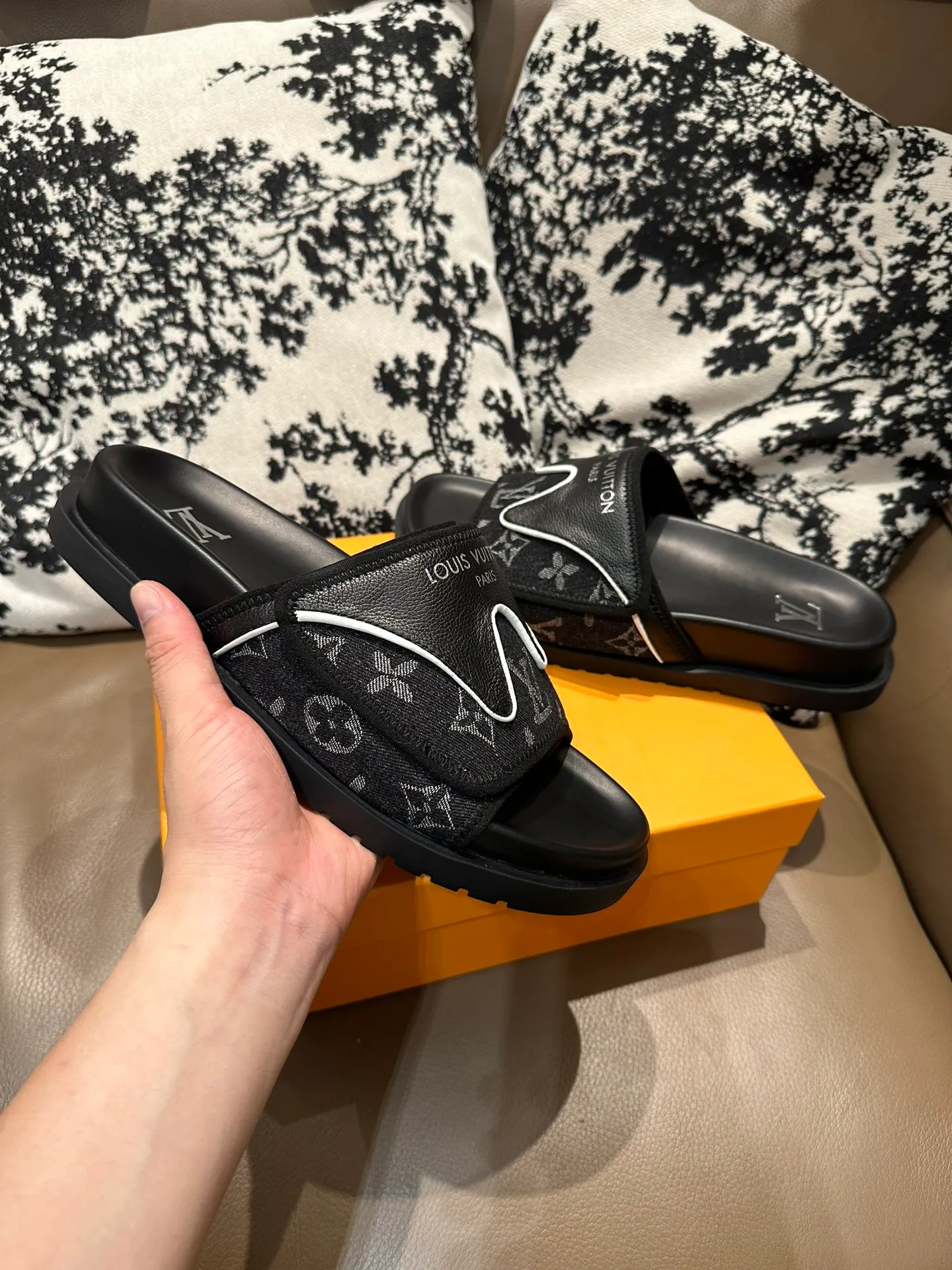 Men's shoes💰340💰 LV Velcro new style, cowhide surface, sheepskin lining, size 36-46